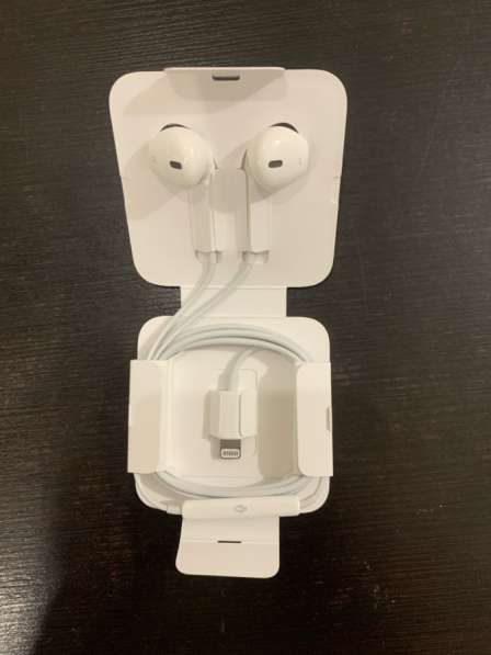 Наушники Apple