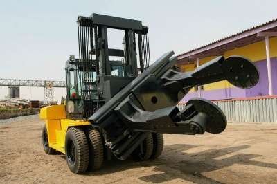 спецтехнику KOMATSU FD150E-8 в Красноярске