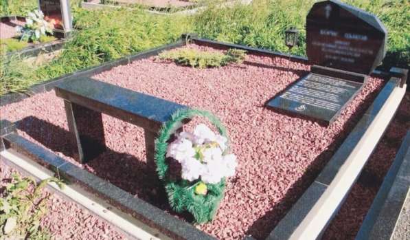 Малиновый кварцит в Санкт-Петербурге