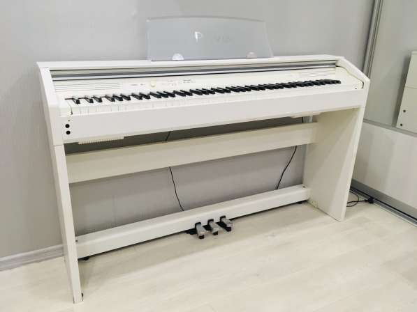 Цифровое фортепиано CASSIO PX 750 we (88 клавиш)