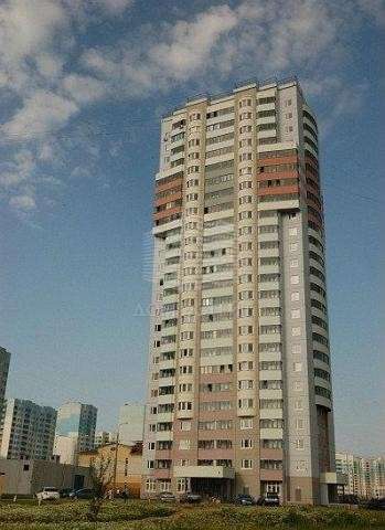 Продам трехкомнатную квартиру в Москве. Жилая площадь 84 кв.м. Этаж 5. Есть балкон.