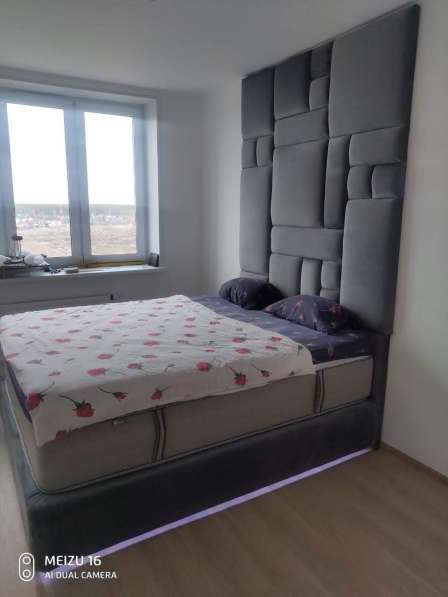 Кровати-подиумы, кровати с каретной стяжкой под Заказ в Екатеринбурге фото 3