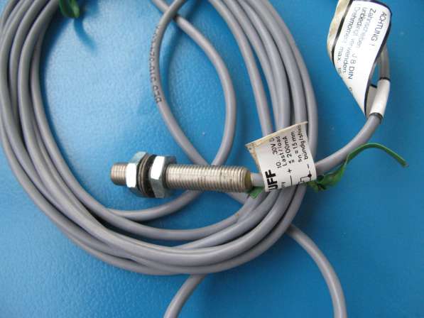 Бесконтактный датчик BALLUFF BES-516-324-E0