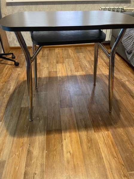 Продам кухонный стол