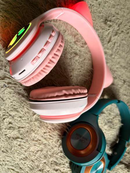 Наушники безпроводные и селфипалки в 