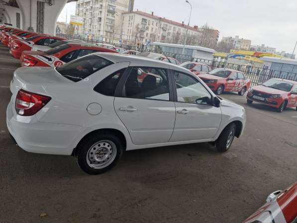 Водитель курьер яндекс доставка на новый авто в Москве