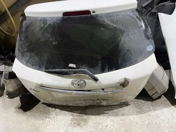 Дверь багажника Toyota Vitz