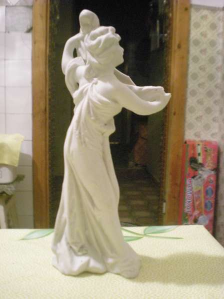 Статуетка Фарфор