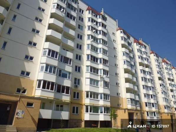 Продам двухкомнатную квартиру в г.Чехов. Жилая площадь 56 кв.м. Дом панельный. Есть балкон.