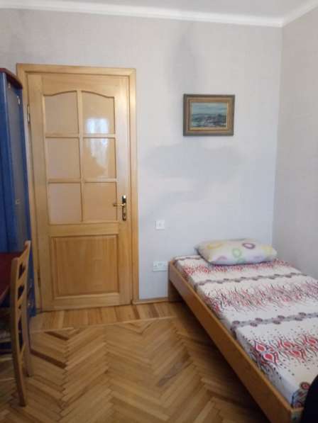 Посуточная 4 комнатная квартира в Баку в фото 8