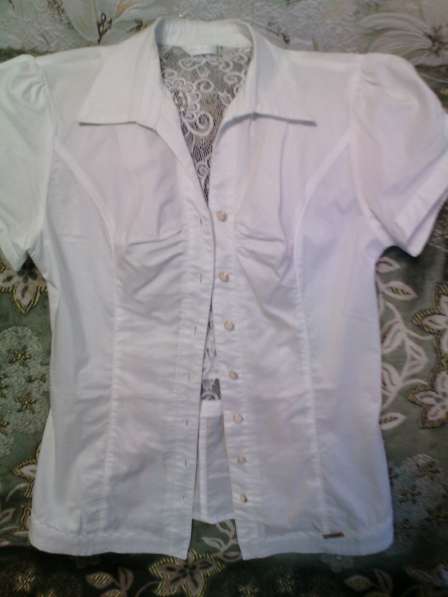 Белая блузка на девочку размер 40 + юбка + бюстгальтер в фото 4