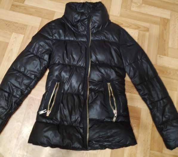 Чёрная теплая куртка в Новосибирске