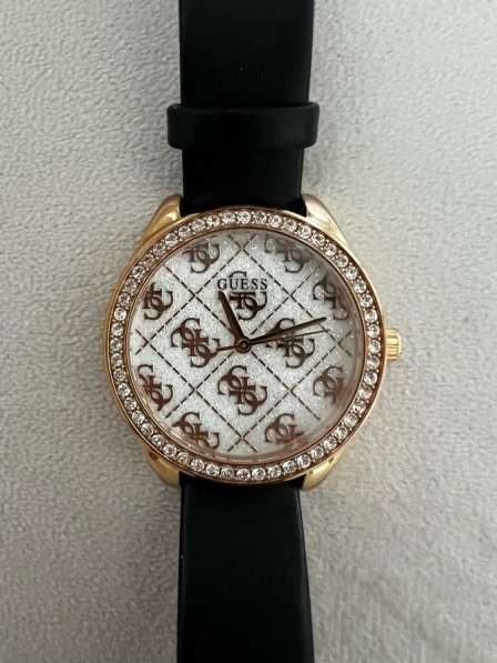 Часы Guess
