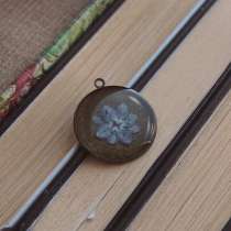 Кулон из смолы и сухоцветов, в Москве