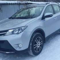 Продам Toyota RAV4, кроссовер, 2015 г, в Москве