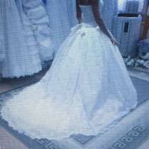 Продам шикарное свадебное платье, в Омске