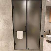 Изготовлени и монтаж душевых перегородок из каленого стекла, в г.Алматы