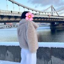 Новое состояние шуба продаю, в Москве