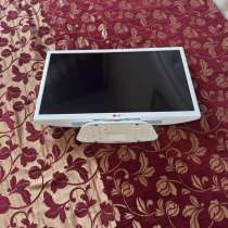 Срочно продаю телевизор 2014 год, в Санкт-Петербурге