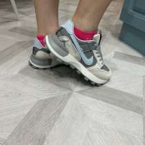 Кроссовки женские новые, в Сургуте