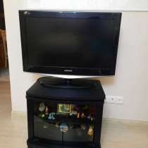Продам телевизор Самсунг диагональ-108 см с тумбой -подставк, в г.Алматы