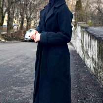 Черный цвет польто, в Кисловодске