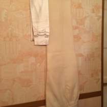 Продам белый смокинг с жилеткой, брюками Производство мастерская Б, в Москве