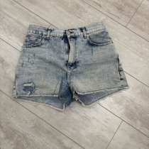 Голубые шорты, в Адлере